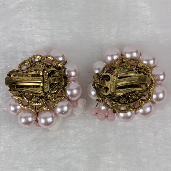 Vintage Japan Pink Cluster Clip On Earrings Faux Pearl Bead Floral 1950s Kitsch - Picture 2 of 4